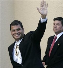 Califica El Presidente Correa de extraordinaria visita a Cuba tras regreso a Quito